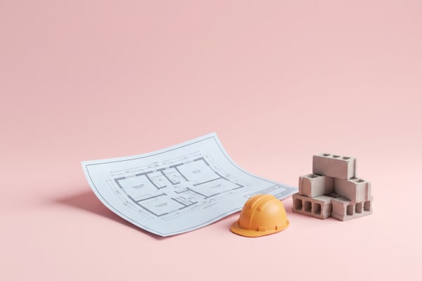 un plan un casque de chantier et des blocs de beton